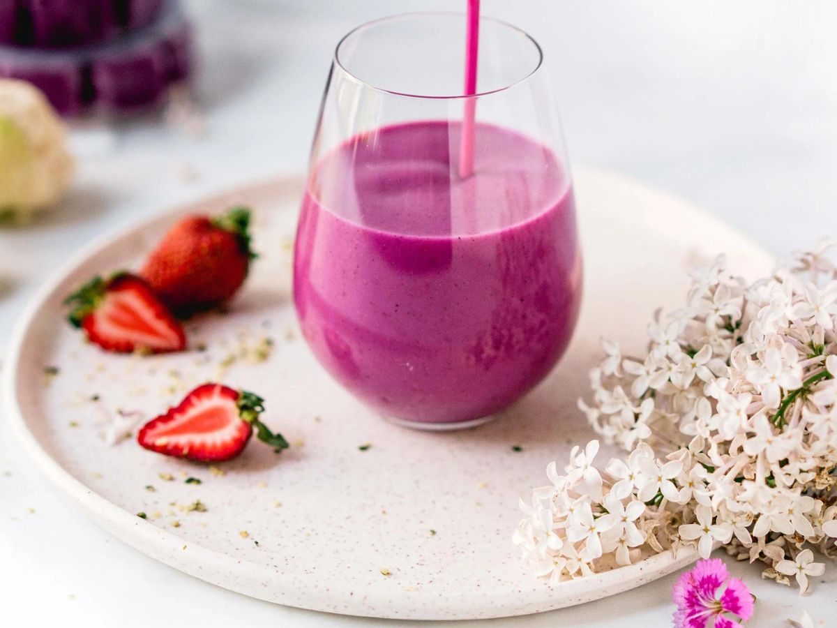 https://www.besthealthmag.ca/wp-content/uploads/2021/10/Evive-Smoothie-Review.jpg?fit=700%2C900
