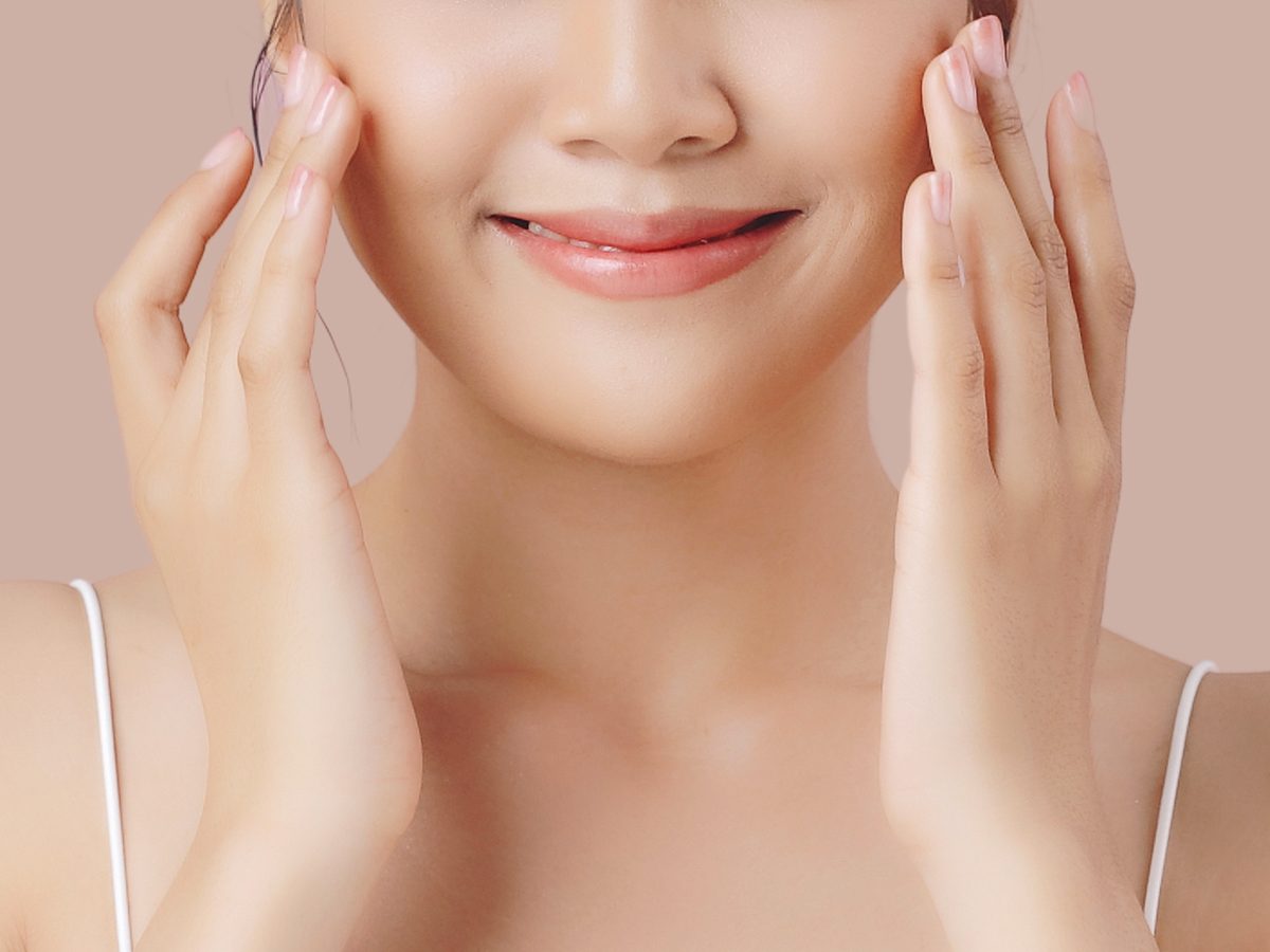 fascia massage,Face,cream,commercial,advertising,concept.,young,beautiful,asian,woman,massages